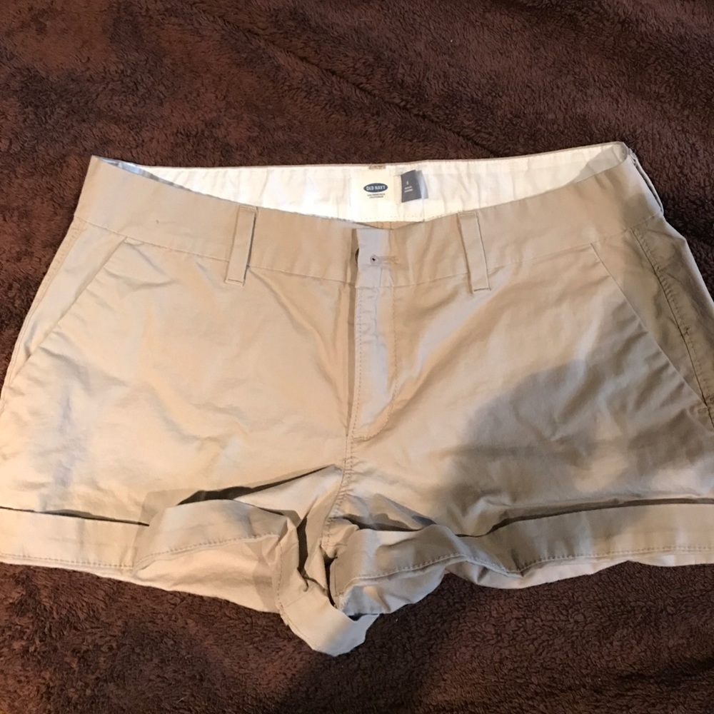 Old Navy short khaki shorts
