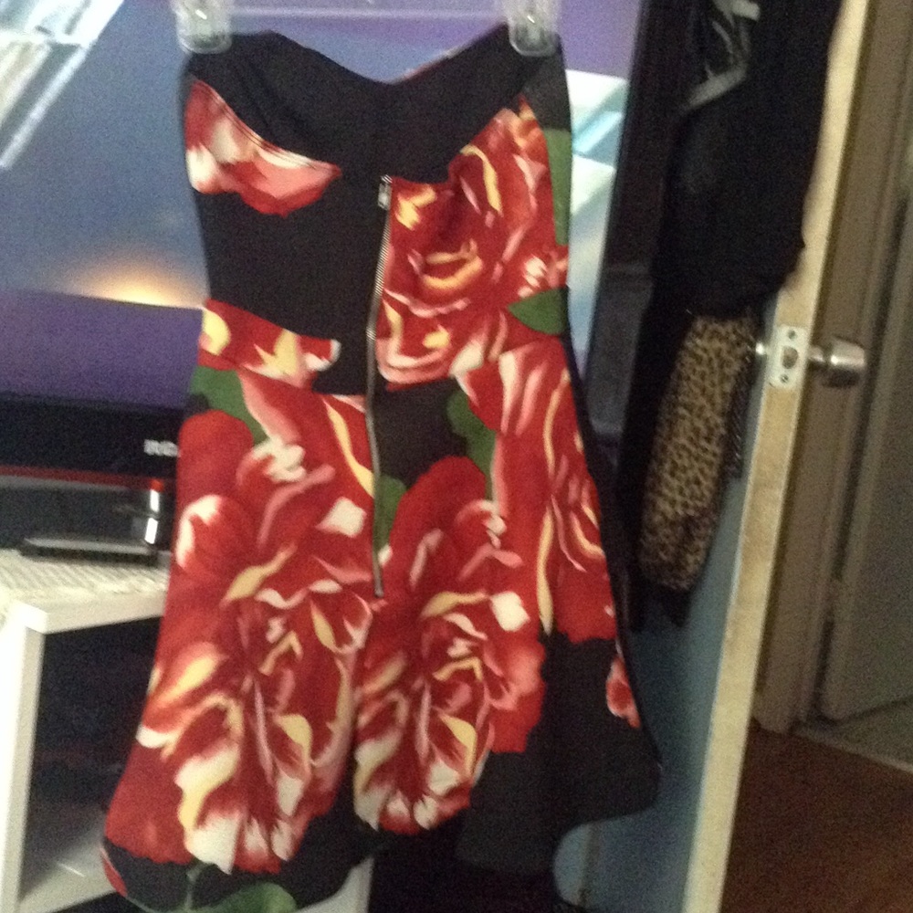 Dress - Picture 2 of 2