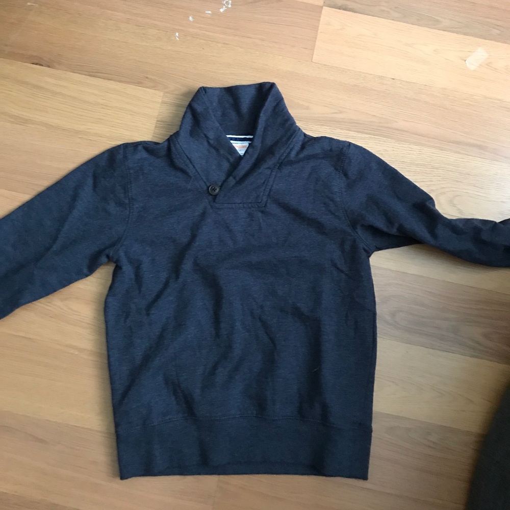 Cute sweater never worn