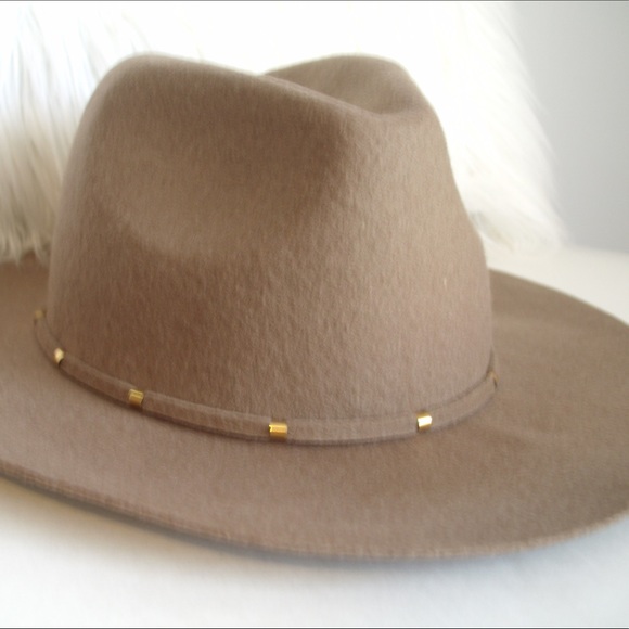 Fall Essential Hat - in Burgandy - 100% Wool - Picture 2 of 6