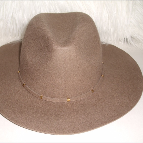 Fall Essential Hat - in Burgandy - 100% Wool - Picture 4 of 6