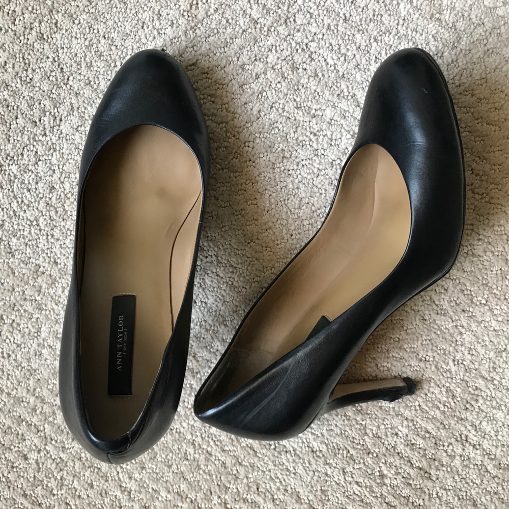 Ann Taylor black Perfect pumps size 7.5