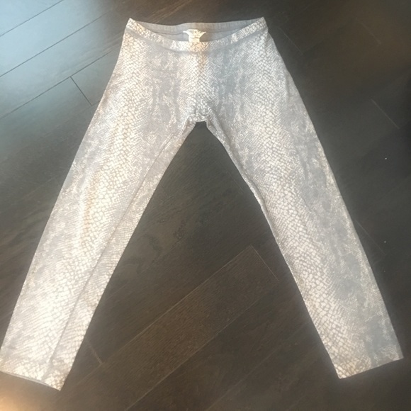 Hard Tail Pants - Hard Tail Grey Snake Print Crop Leggings