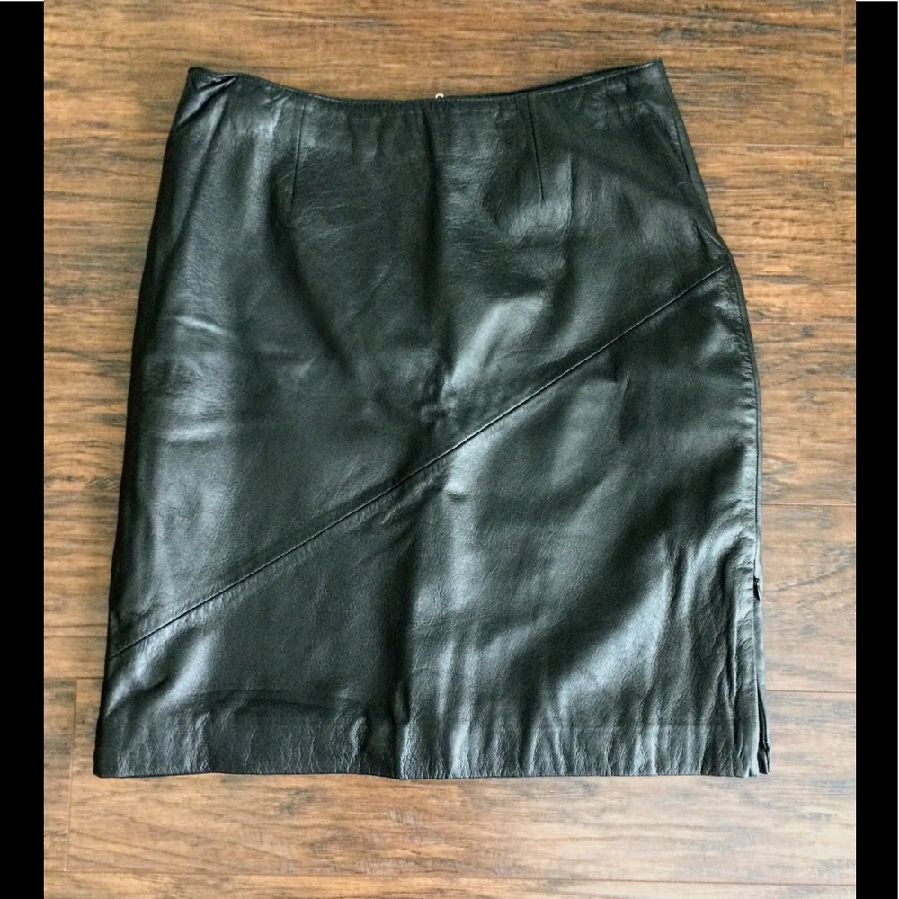 Wilsons leather skirt size 8 | excellent condition