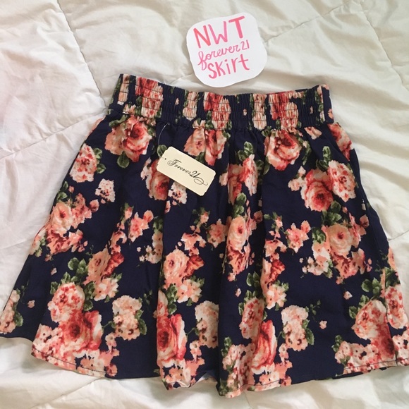 Dresses & Skirts - NWT forever21 skirt🌸