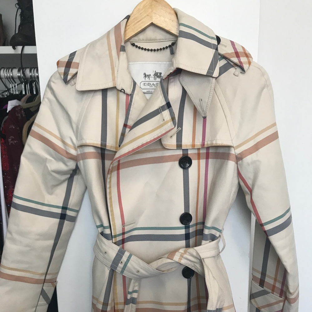 Short Coach trench coat!