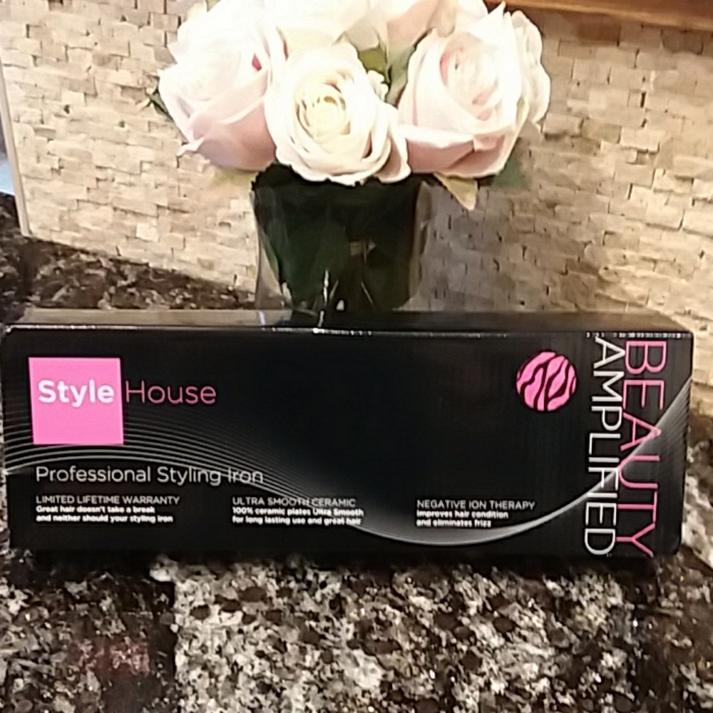 Style House Professional Styling Iron--NEW IN BOX