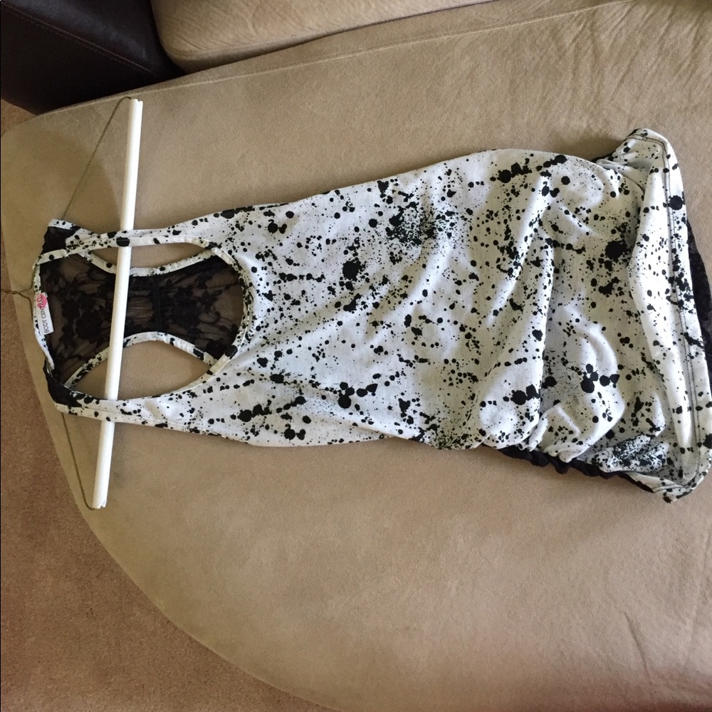 Splatter paint tank with see through back