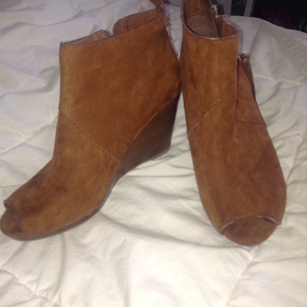 Mossimo Carmel boots