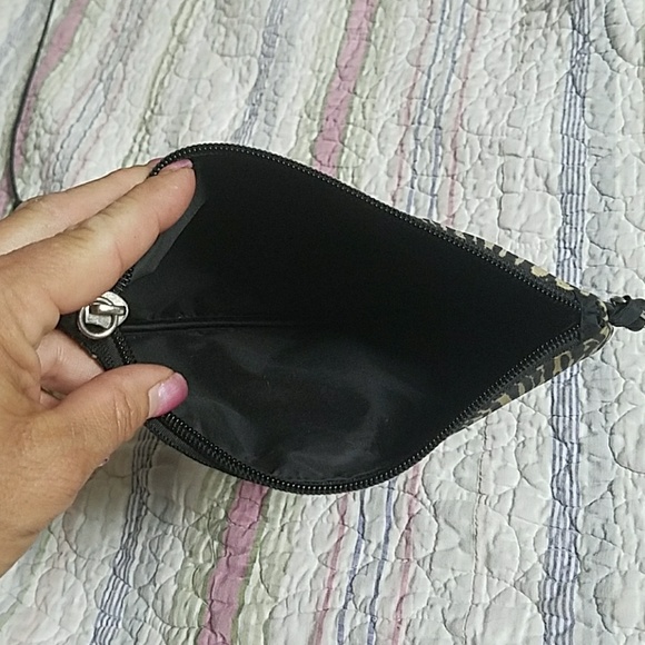 Nicole Miller pochette