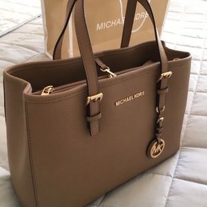 Jet Set Large travel tote