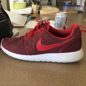 Nike roshe 1 premium university red