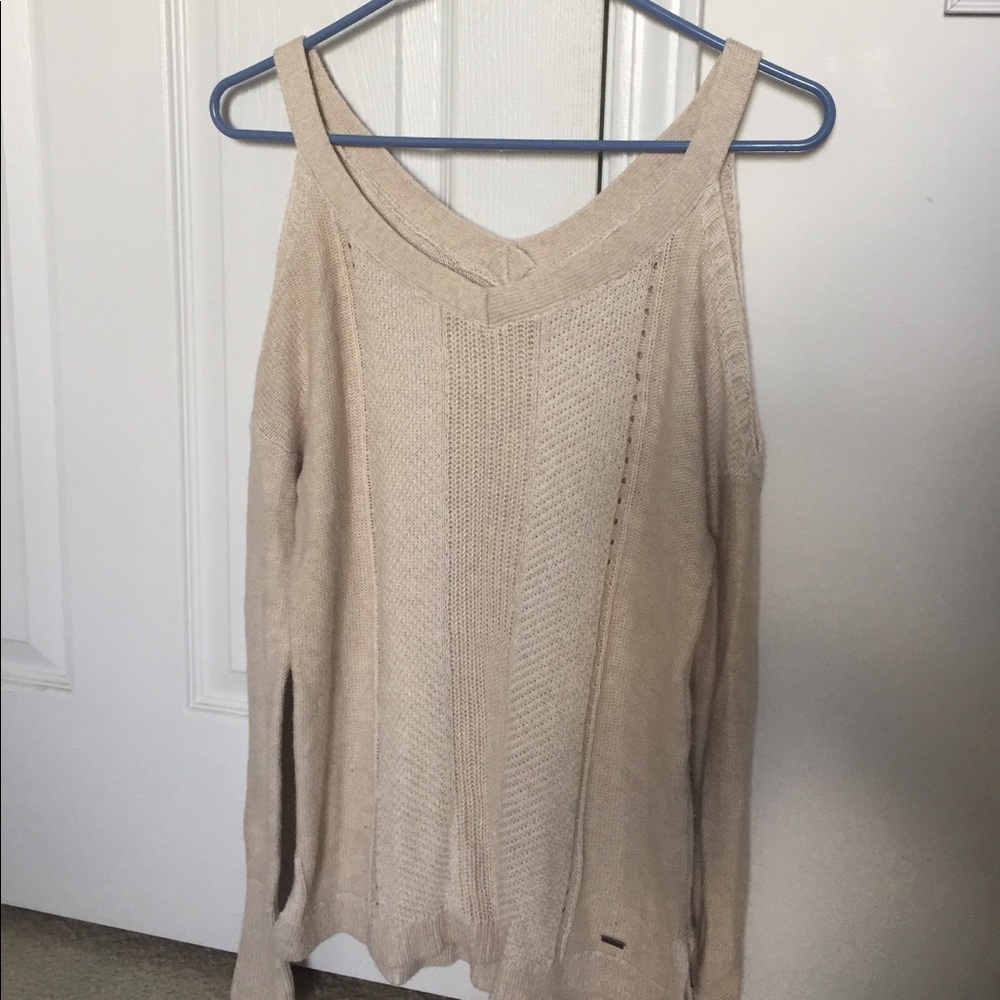 Hollister open/cold shoulder sweater