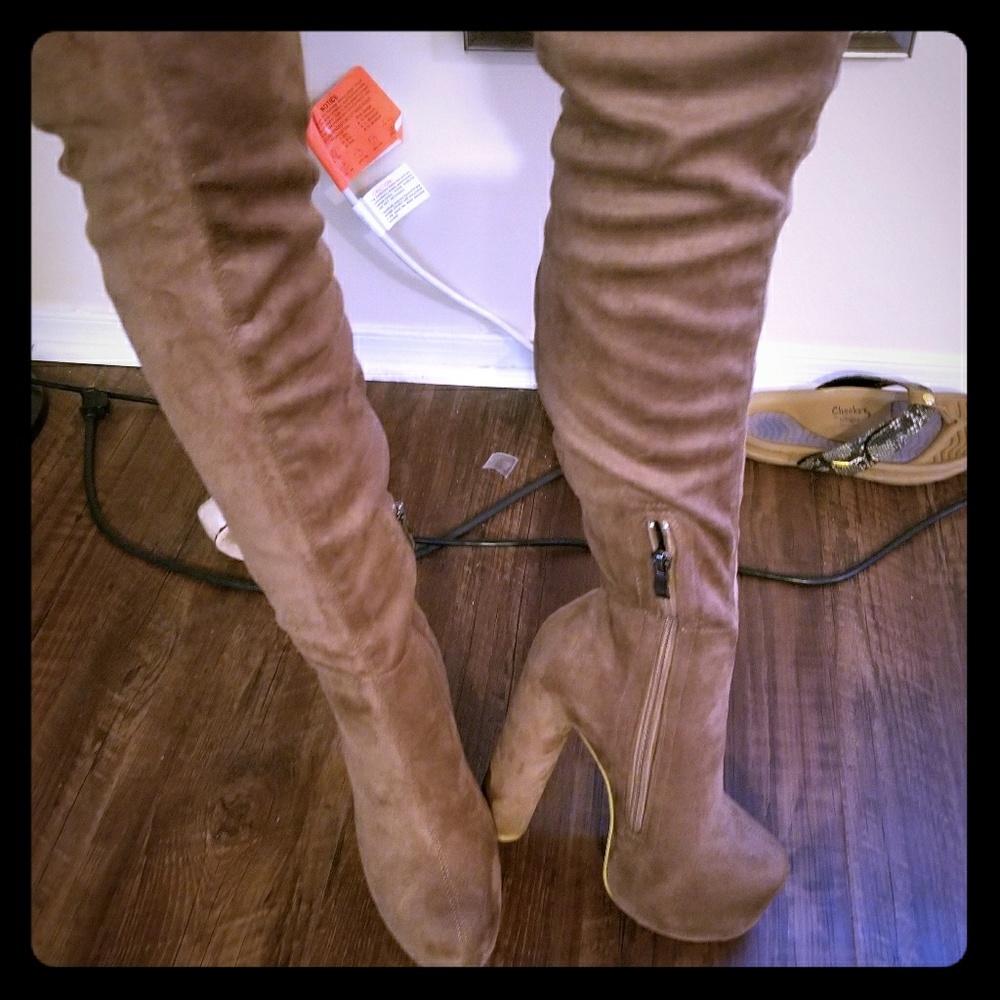 NWOT platform faux suede boots