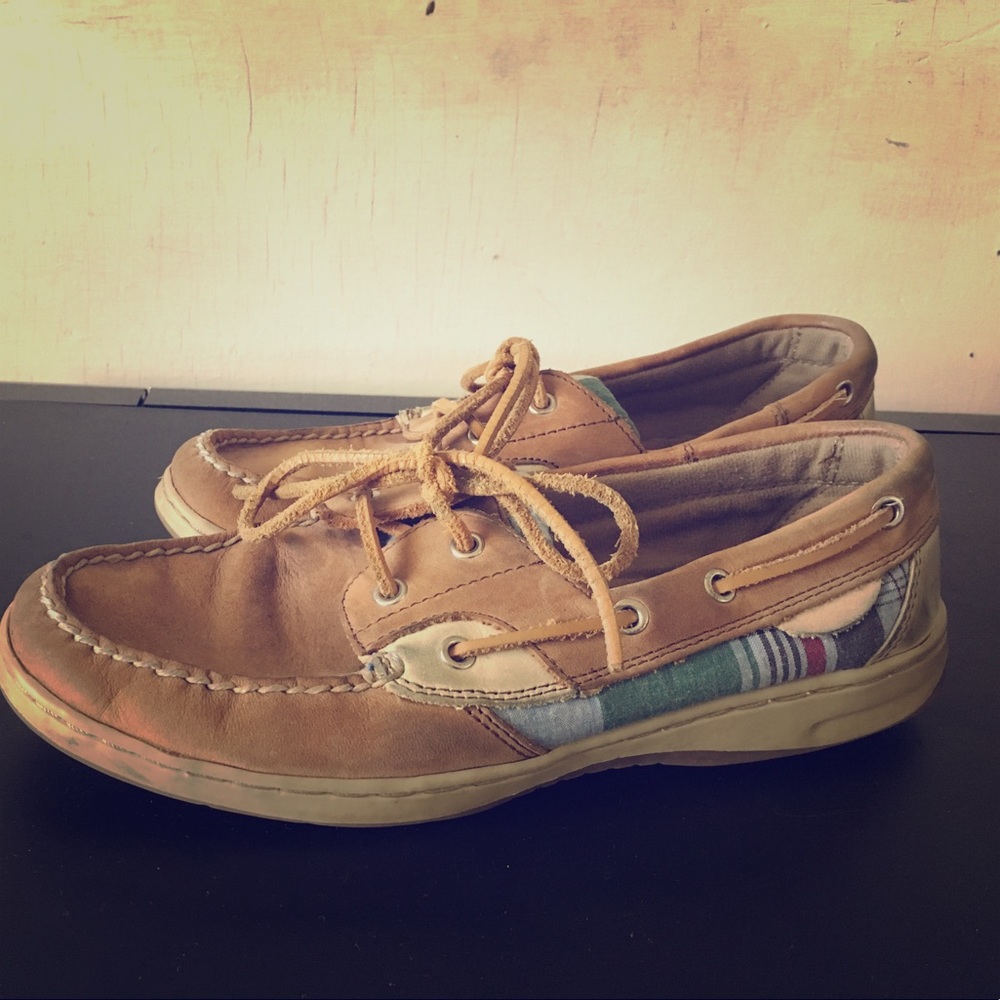 Boat shoes with plaid detail