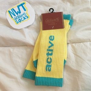 NWT active socks💛💙