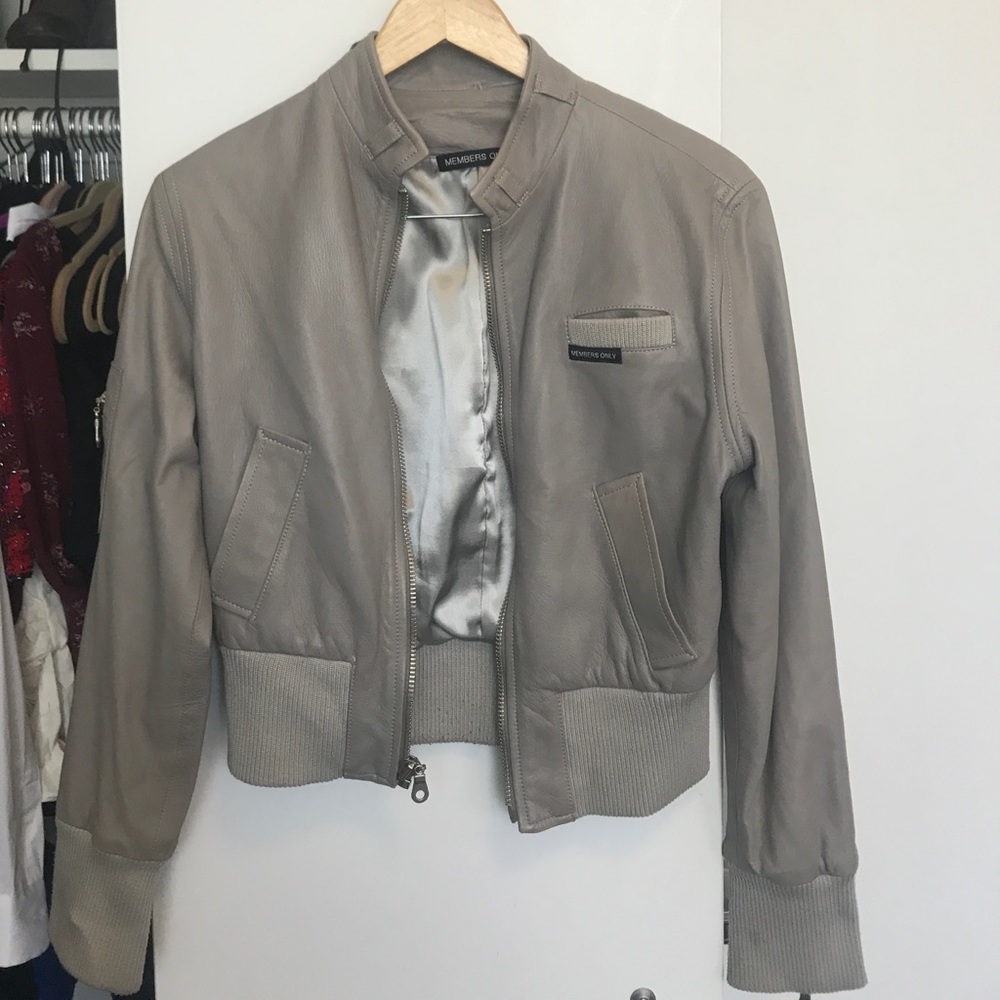 Vintage 100% Lambskin Members Only bomber jacket!