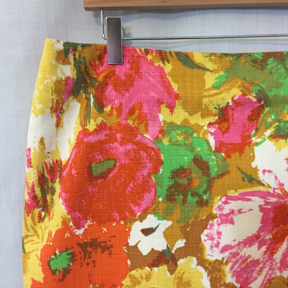 Talbots Painterly Floral Pencil Skirt Sz 14P NWOT - Picture 6 of 8
