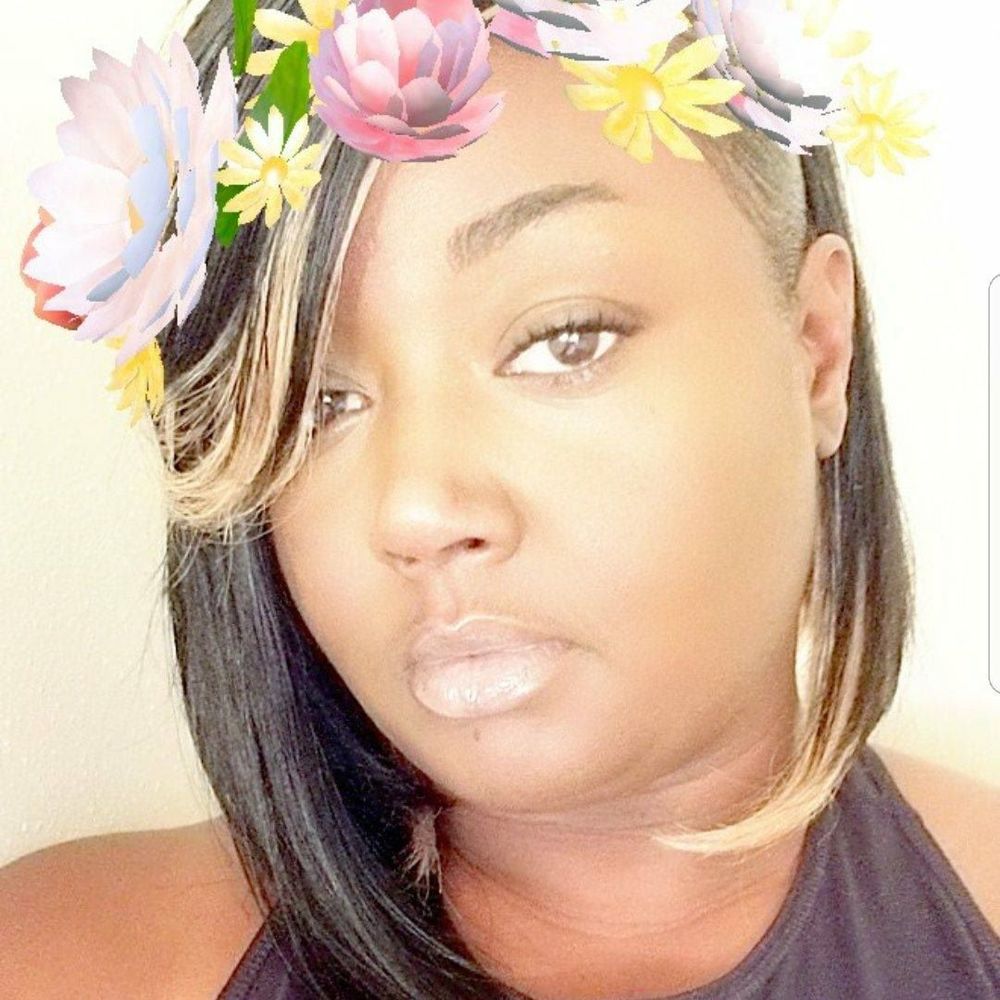 Meet your Posher, Delcenia