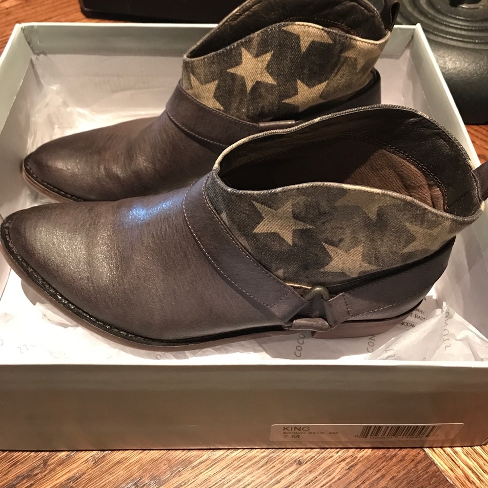 Coconuts boots. Size 7, brown. Worn once.