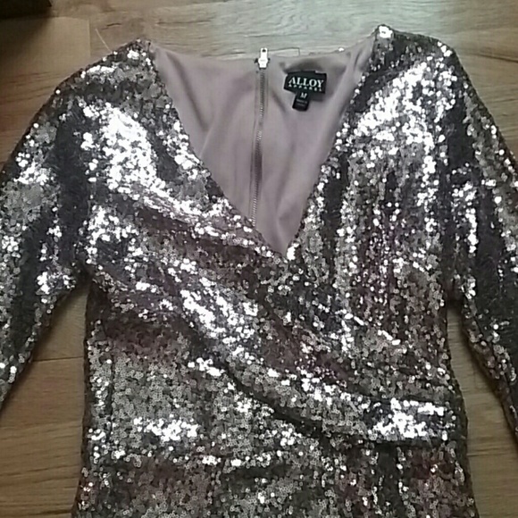 NWOT Dazzling Rose Gold Sequined Mini - Picture 2 of 8