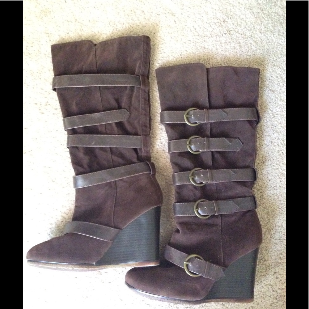 Brown high heel suede boots!