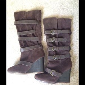 Brown high heel suede boots!