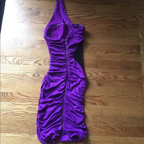 Ruched  one shoulder dress with side netting - Picture 2 of 4
