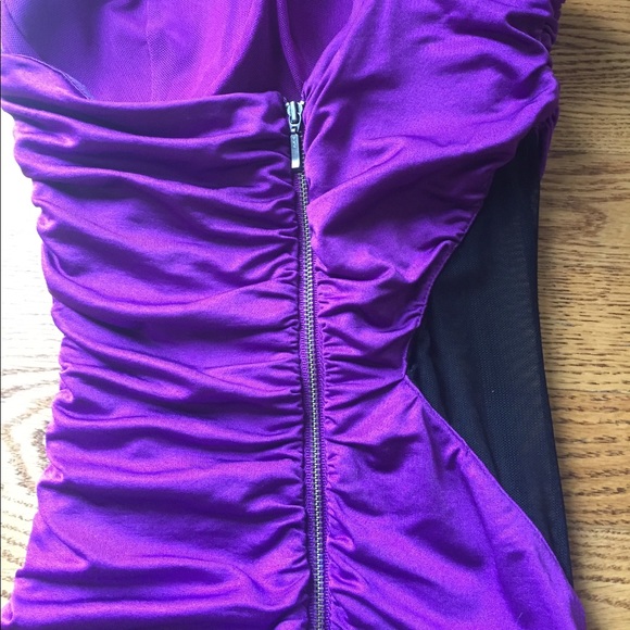 Ruched  one shoulder dress with side netting - Picture 3 of 4