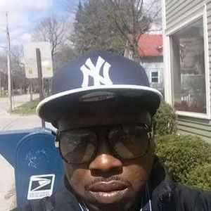 Meet your Posher, Uggie