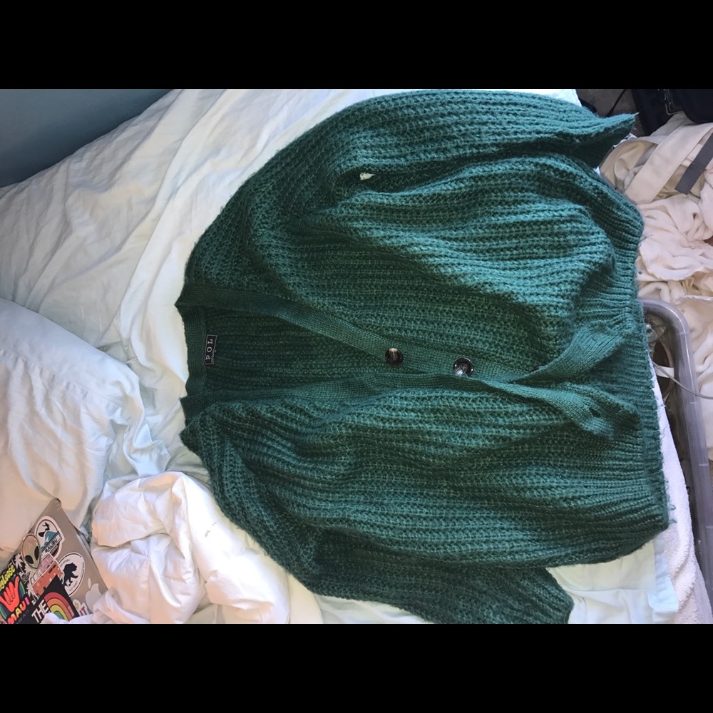 Green cardigan sweater w buttons