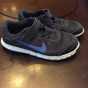 Nike tennis shoes