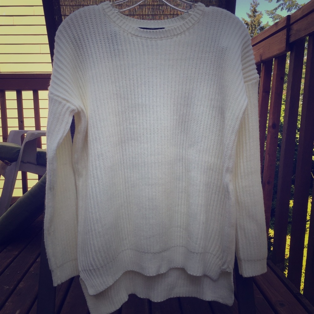Off white sweater NEW! F21