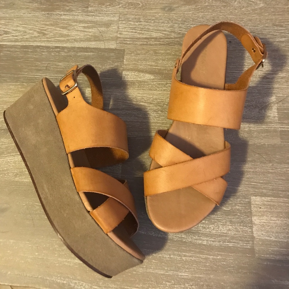 Cooperative platform sandals from urban