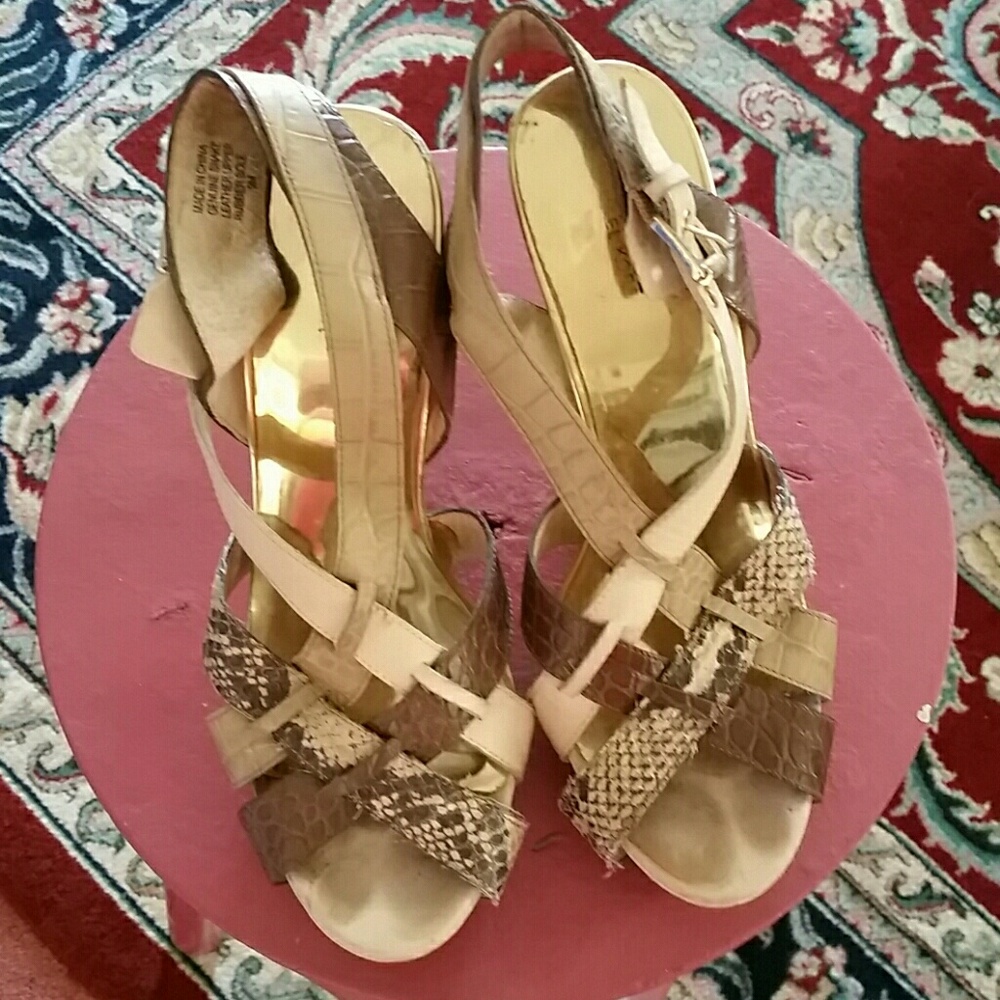 MICHAEL KORS HIGH HEELS.  SIZE 9.