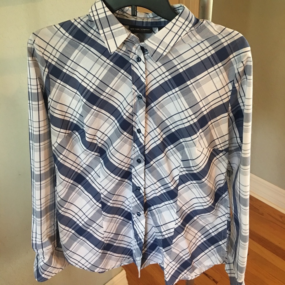 New York & Co Button up dress shirt