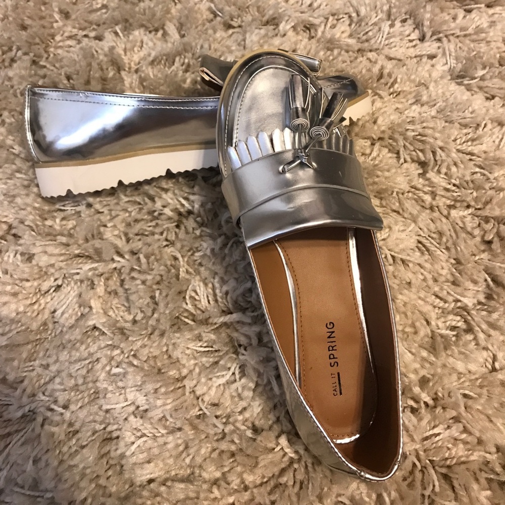 Unique silver sexy flats