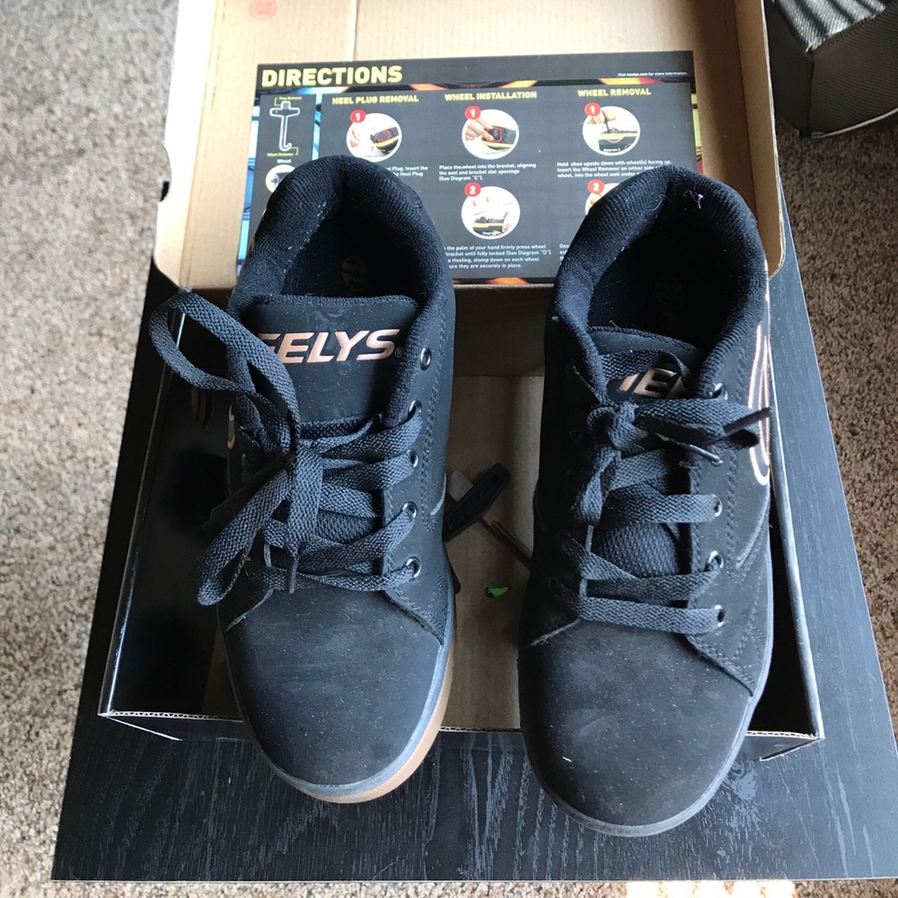 lU Boys Heelys