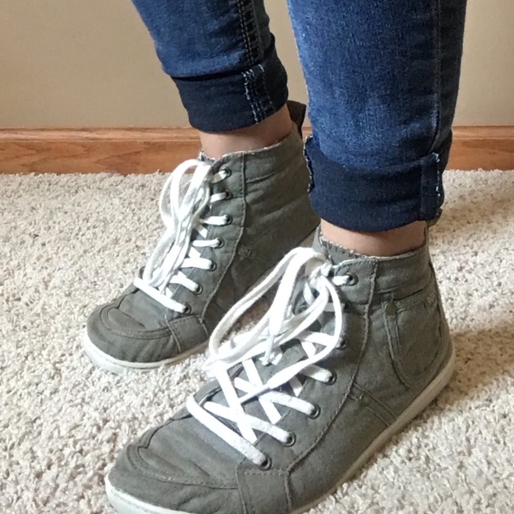 ROXY HIGHTOP SNEAKERS
