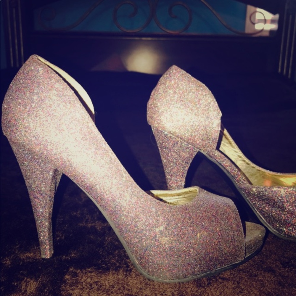 Stunning glitter heels 😍