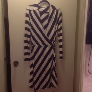 Old Navy black and cream wrap dress