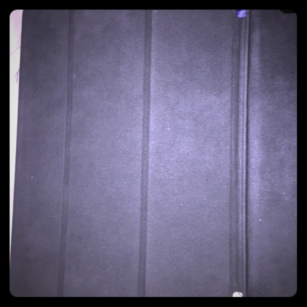 Black iPad smart case from Apple for iPad Air.