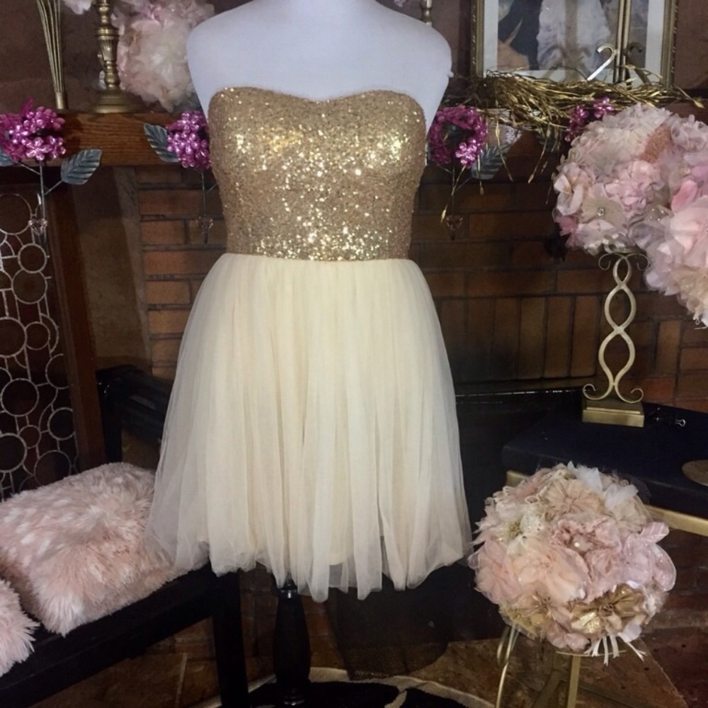 HOLD @illeanna70 Gold and cream dress