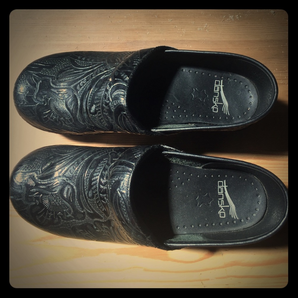 Dansko size 8 tooled clogs