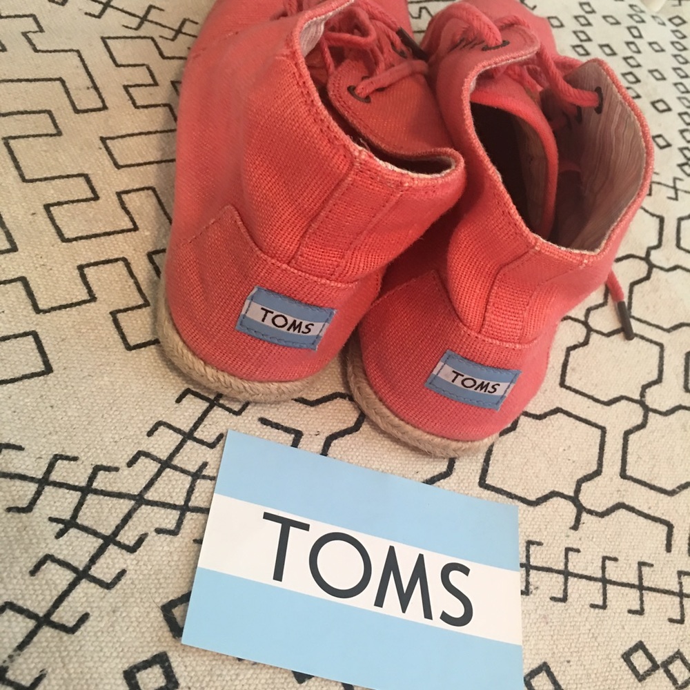 Orange toms