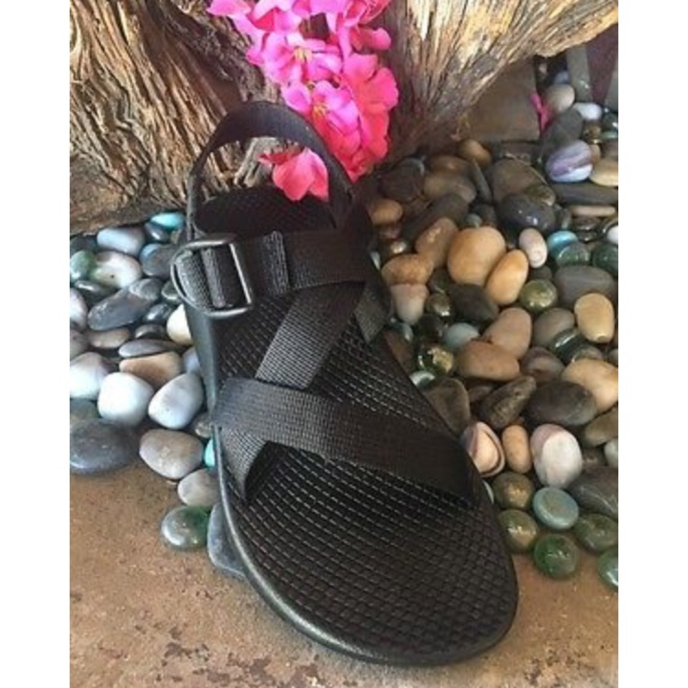 CHACOS Women's. Sandals Black Size W-6