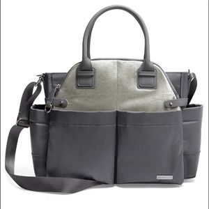 Almost new skip Hop Chelsea diaper bag grey/silver