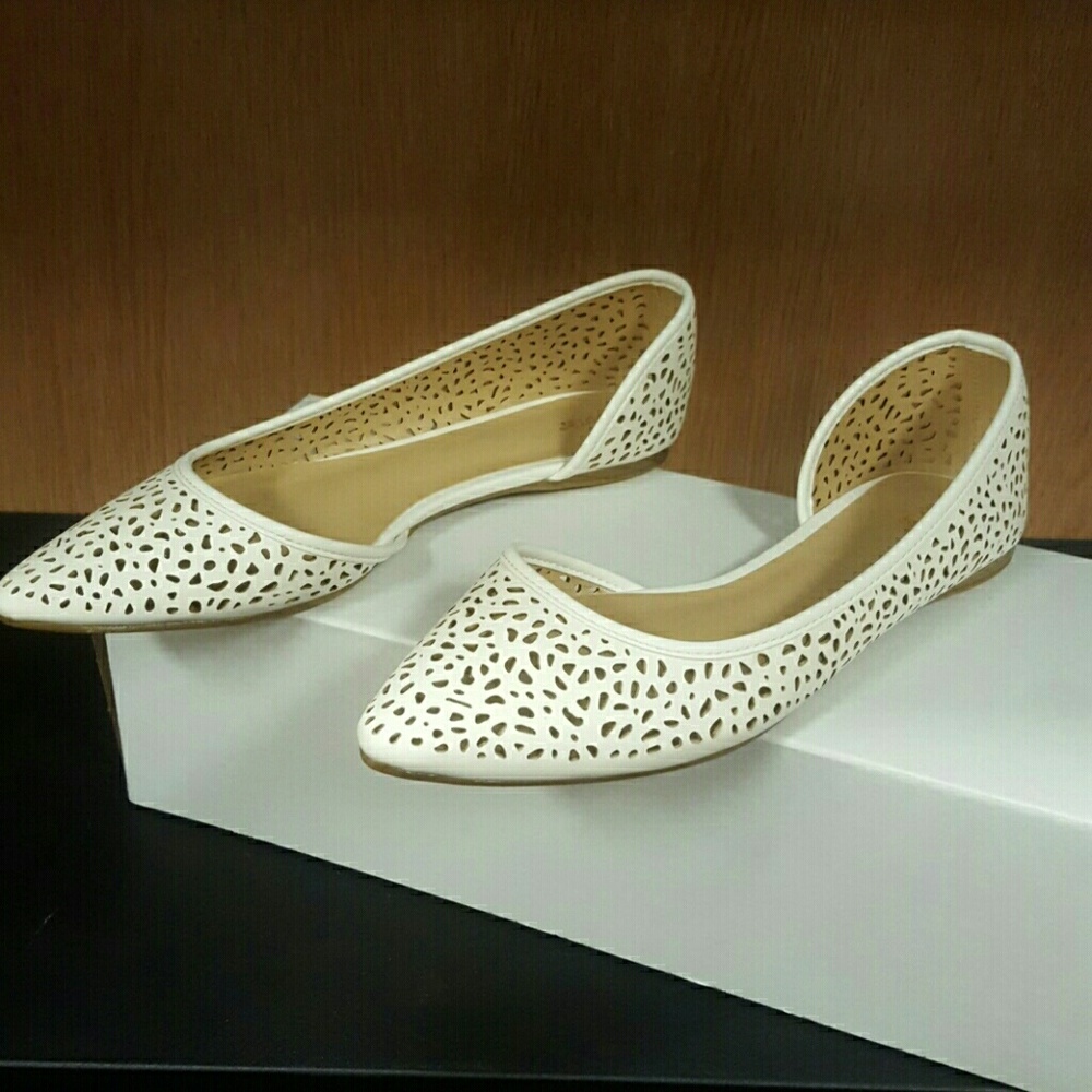 Apt 9 White flats