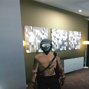 Meet your Posher, Comando