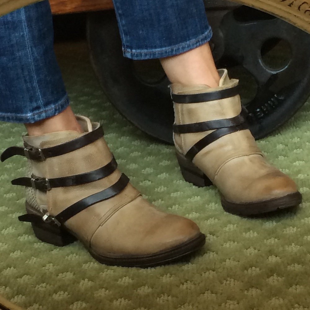 🍃💕NIB Steve Madden Freebird Leather Ankle Boot - Picture 2 of 15